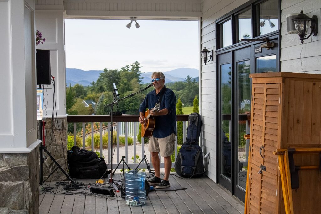 Jeff Lines performing live music at Panorama Six82 at Owl’s Nest Resort in New Hampshire